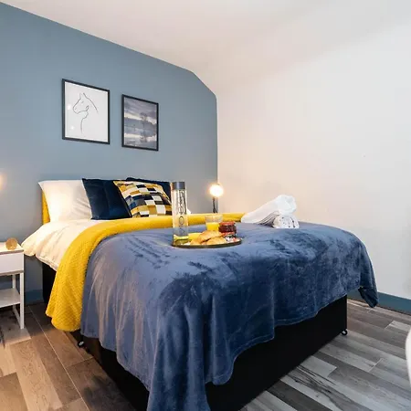 Sky One Bedroom Modern 6 Apartment